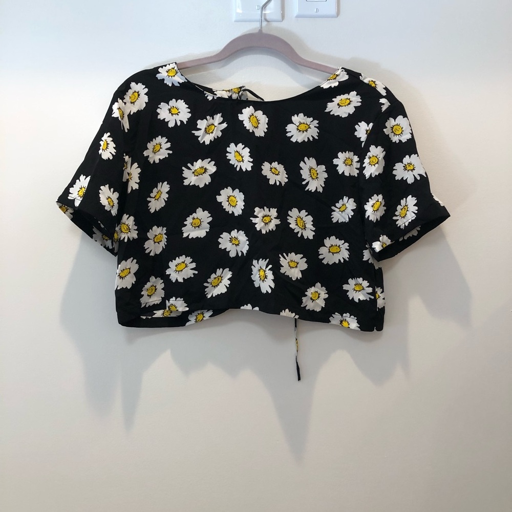 NWT Daisy print tie up back crop top